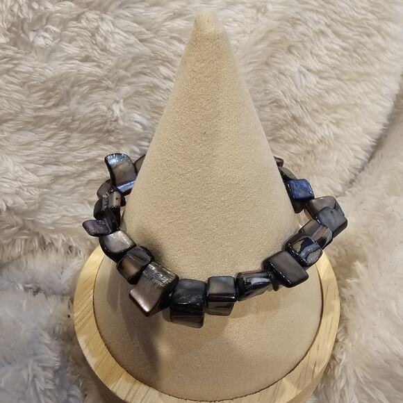 Lot Of 2 Mother of Pearl Shell Abalone Bracelets Silver Tone Bangle And Beaded - Picture 2 of 5